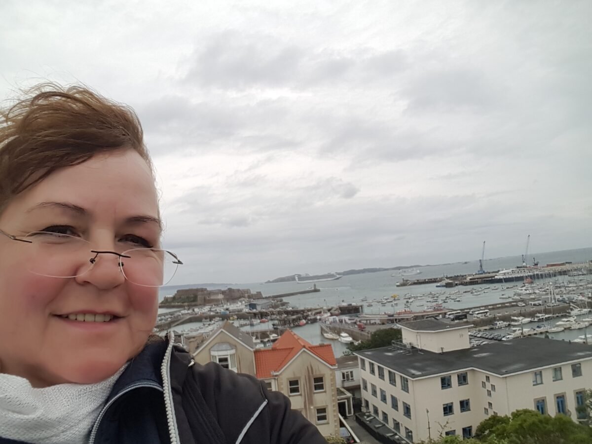 Blick auf Hafen und Castle Cornet