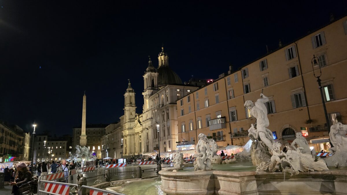 Piazza Navona mit Berninis Vier-Ströme-Brunnen