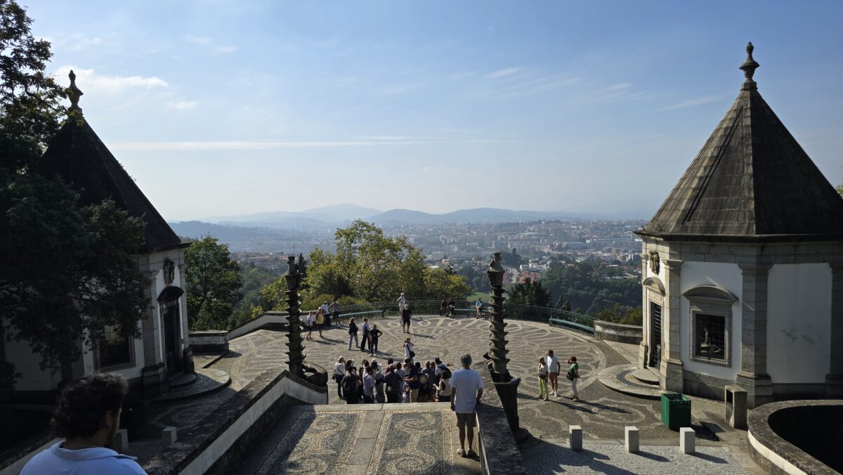 Blick ins Gebirge nach Osten