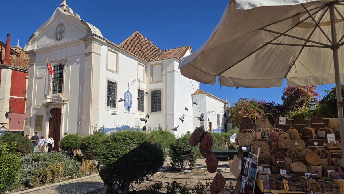 Bummeln durch die Alfama- am Jardim Júlio de Castilho