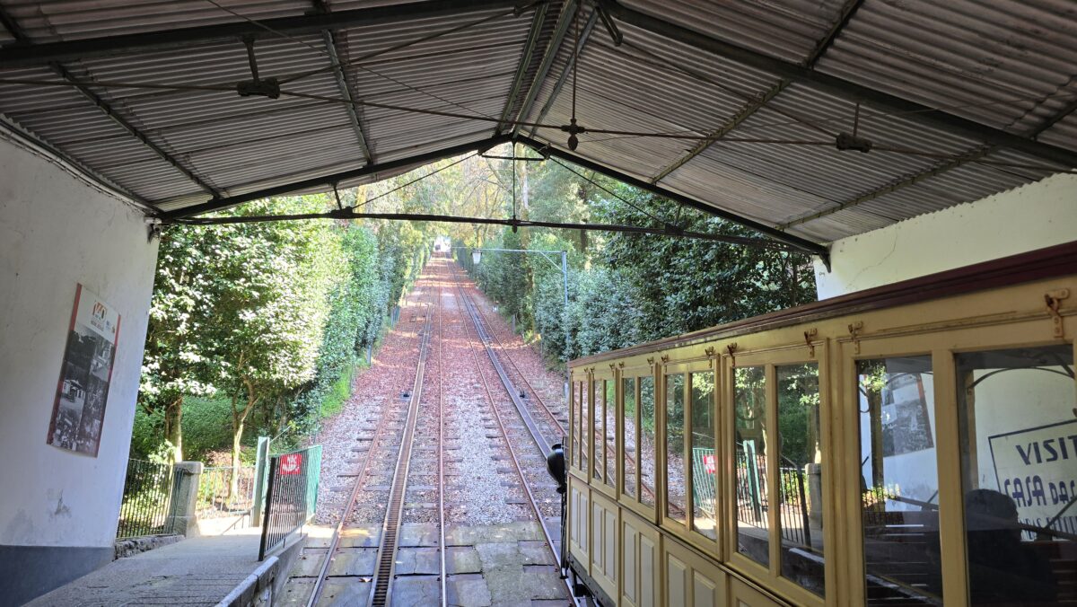 Auffahrt mit der Wasserballastbahn
