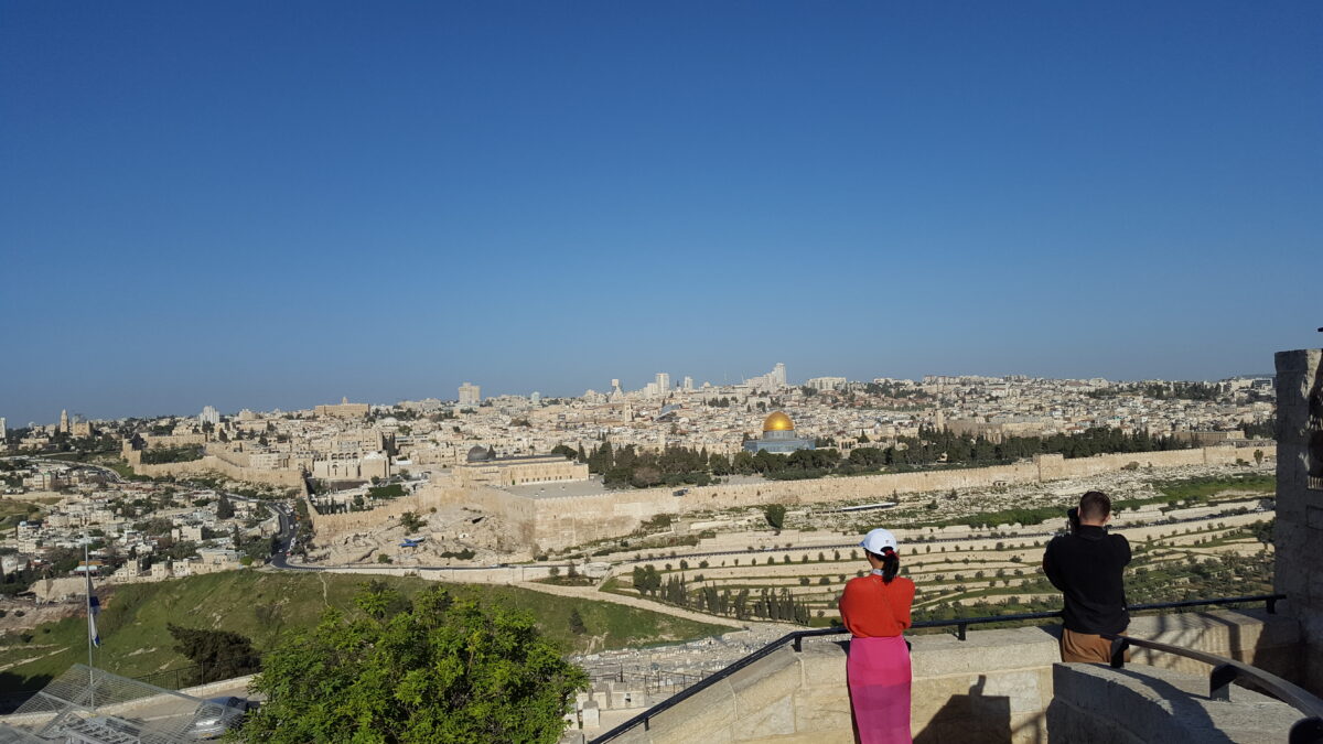 Von der Terrasse des Seven Arches Hotels