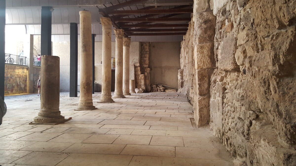 Ausgrabungen am Cardo im jüdischen Viertel