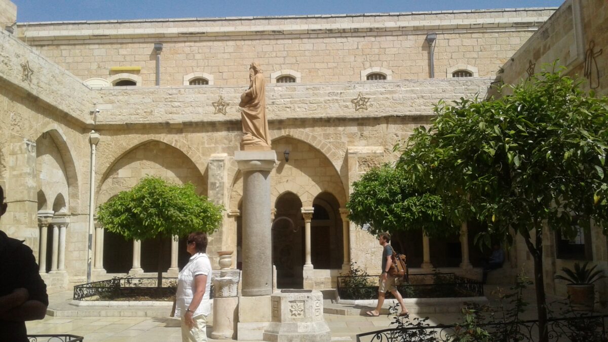 Hof der Geburtskirche