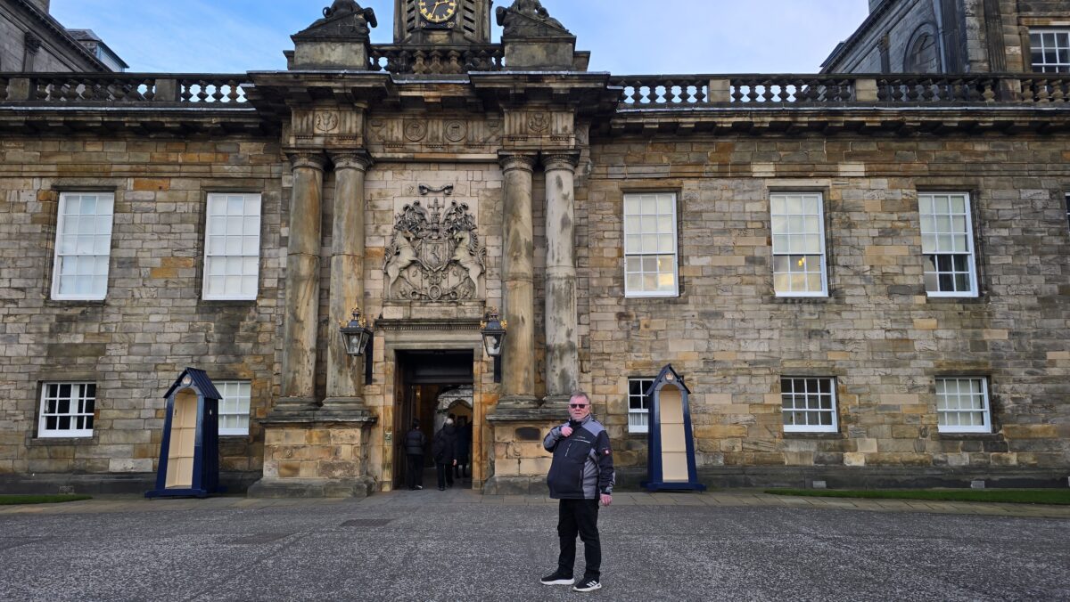 der Eingang zum Palast