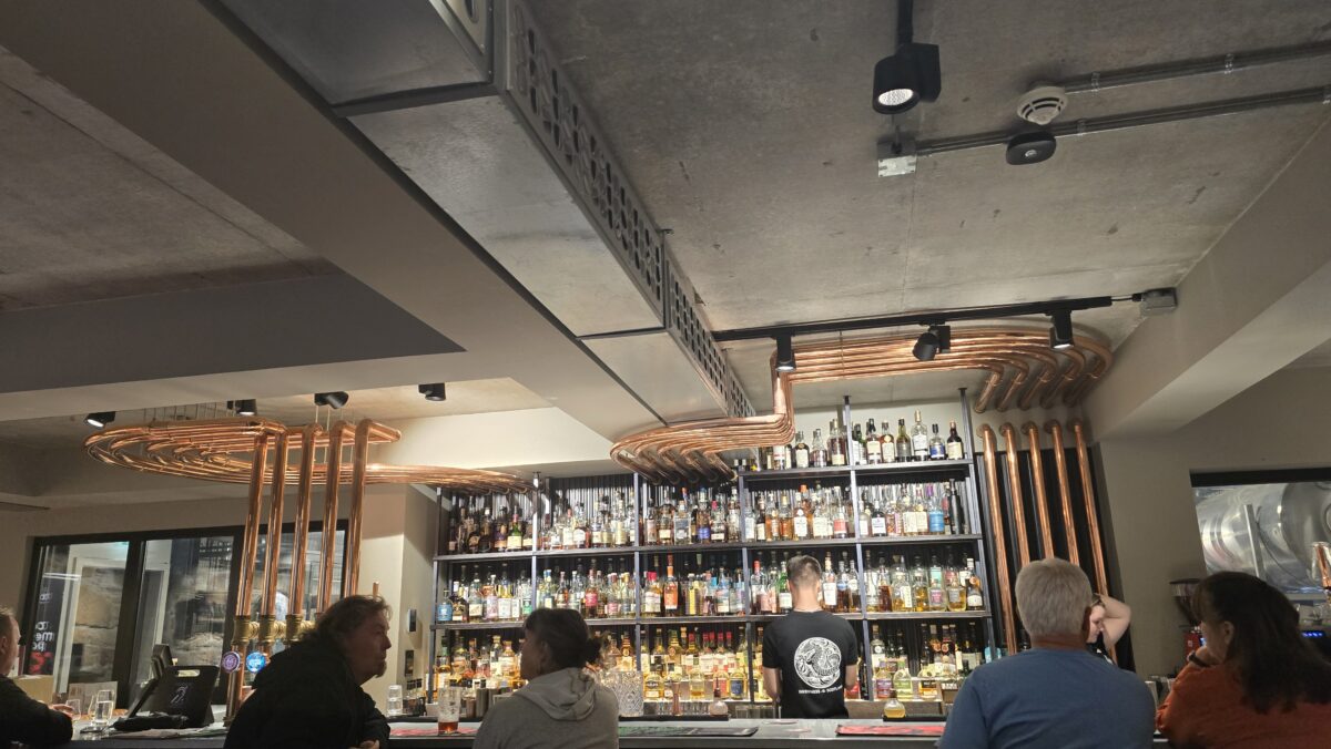 Bar in der Brauerei Inverness