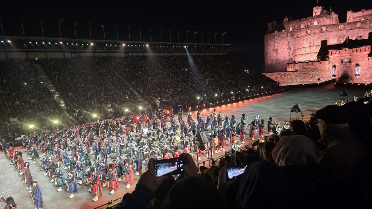 Military Tattoo auf der Esplanade vor dem Castle