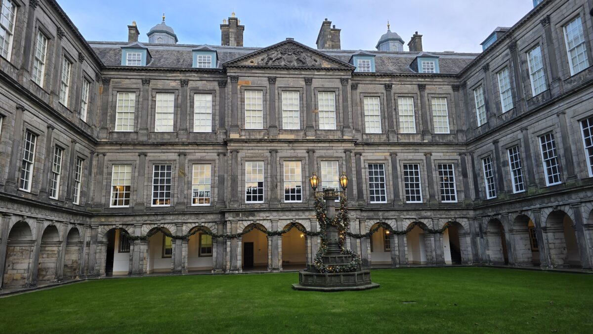 der Innenhof des Palace of Holyrood House