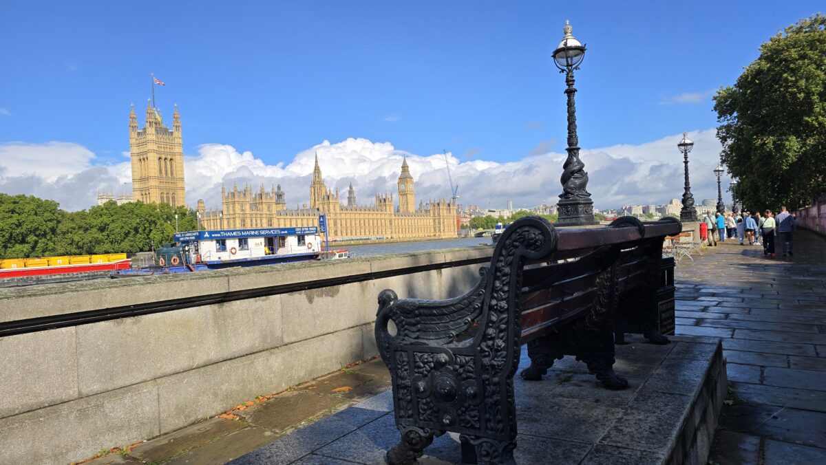 am Albert Embankment