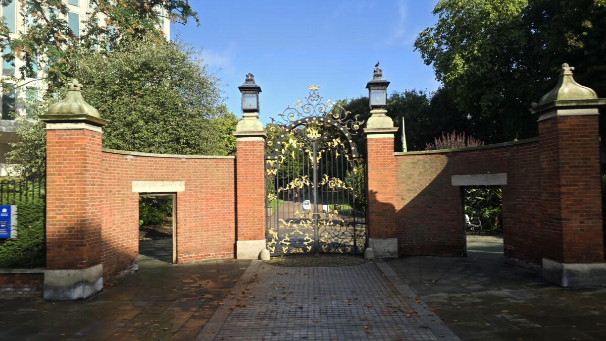 Die königliche Zufahrt zum Kensington Palace